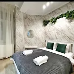 Calea Victoriei Gold Choose From 2 - Old Town - Superb Vibe & Location - Walking Distance From Main Attractions! Apartment *