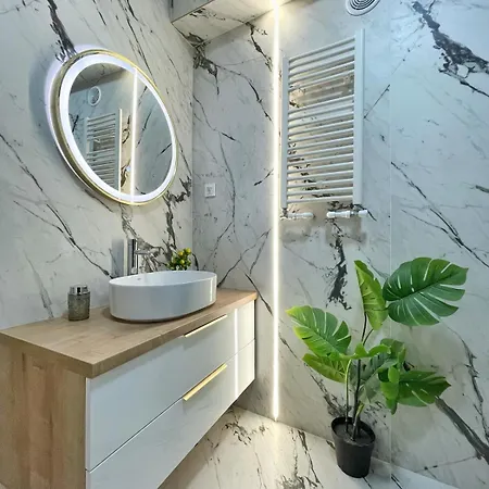 Calea Victoriei Gold Choose From 2 - Old Town - Superb Vibe & Location - Walking Distance From Main Attractions! Bukarest