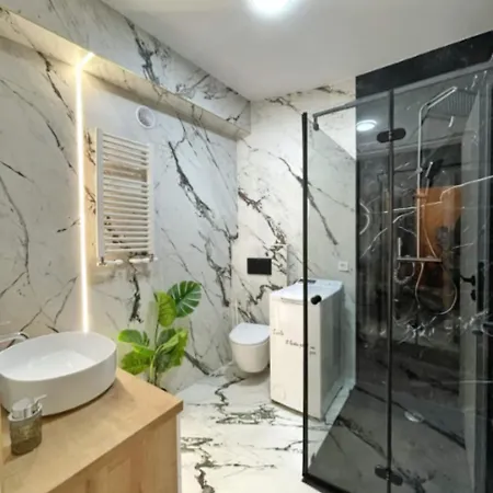 Calea Victoriei Gold Choose From 2 - Old Town - Superb Vibe & Location - Walking Distance From Main Attractions! Apartment *