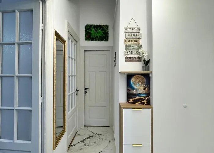 Calea Victoriei Gold Choose From 2 - Old Town - Superb Vibe & Location - Walking Distance From Main Attractions! Apartment Bucharest