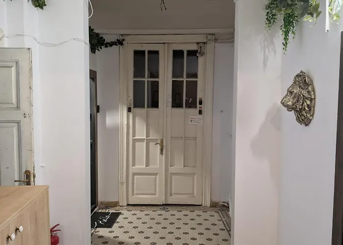 Calea Victoriei Gold Choose From 2 - Old Town - Superb Vibe & Location - Walking Distance From Main Attractions!