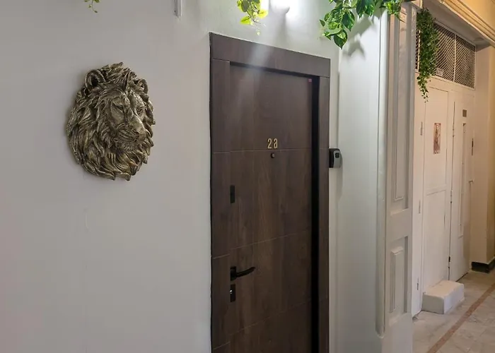 Calea Victoriei Gold Choose From 2 - Old Town - Superb Vibe & Location - Walking Distance From Main Attractions!