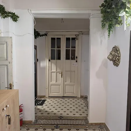 Calea Victoriei Gold Choose From 2 - Old Town - Superb Vibe & Location - Walking Distance From Main Attractions!